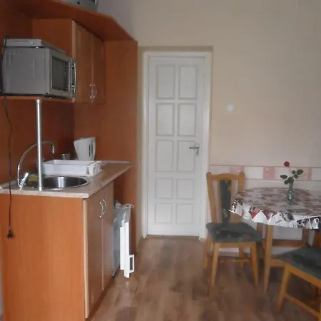 בית הארחה Emese