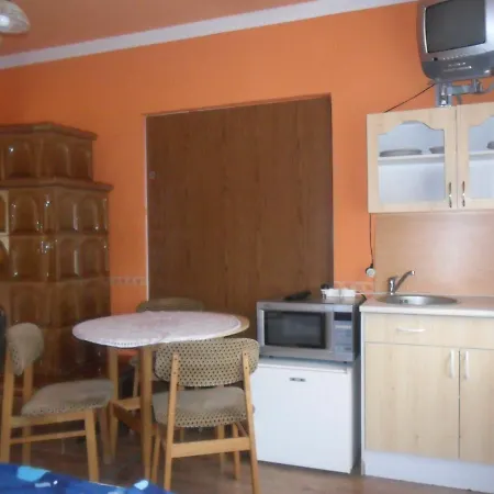 בית הארחה Emese Hajdúszoboszló